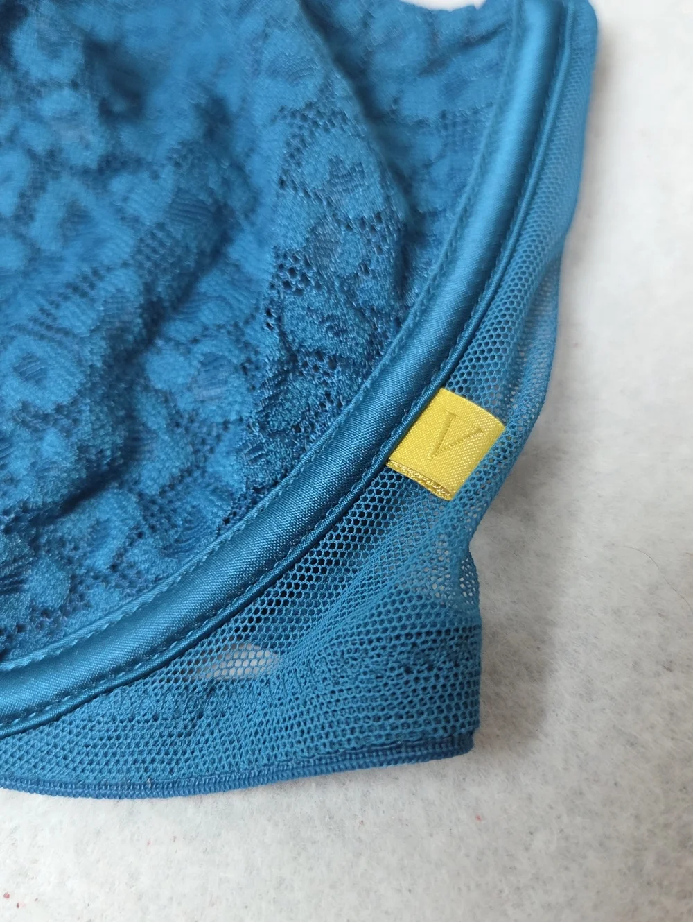 Victoria's Secret Teal and Yellow Lace Bra 34DD